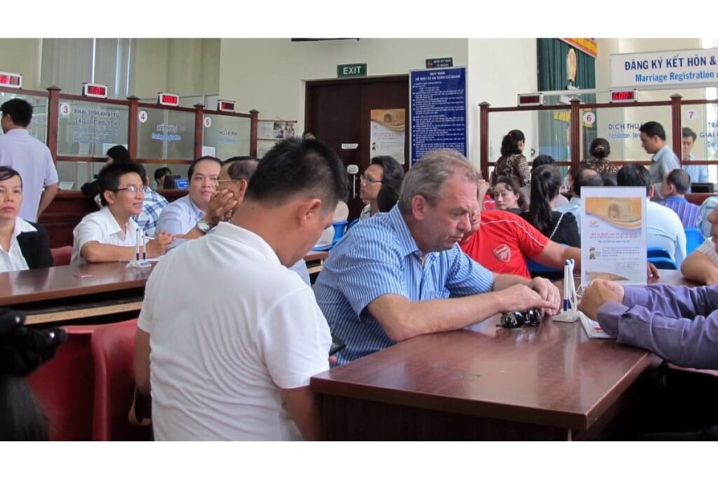 Hình phạt Người nước ngoài sử dụng thẻ tạm trú quá hạn